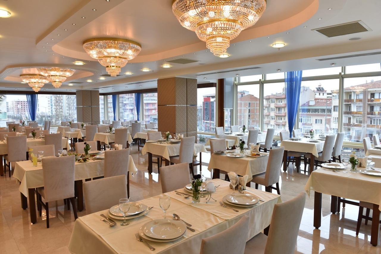 Ozgobek Ronesans Hotel De Luxe Ουσάκ Εξωτερικό φωτογραφία