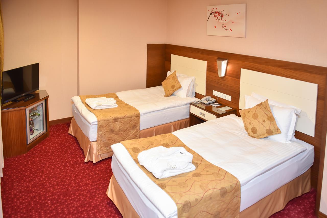 Ozgobek Ronesans Hotel De Luxe Ουσάκ Εξωτερικό φωτογραφία
