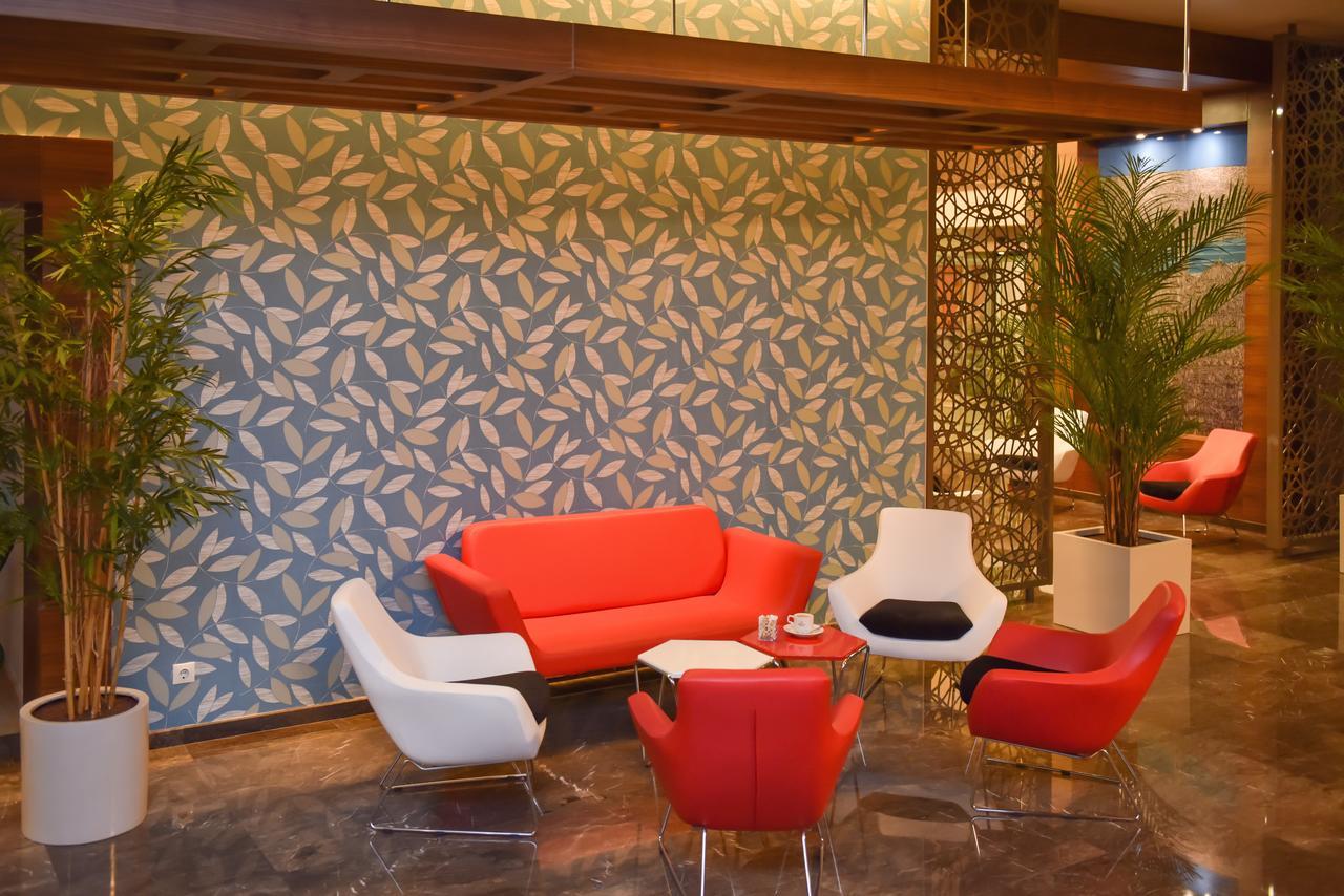 Ozgobek Ronesans Hotel De Luxe Ουσάκ Εξωτερικό φωτογραφία