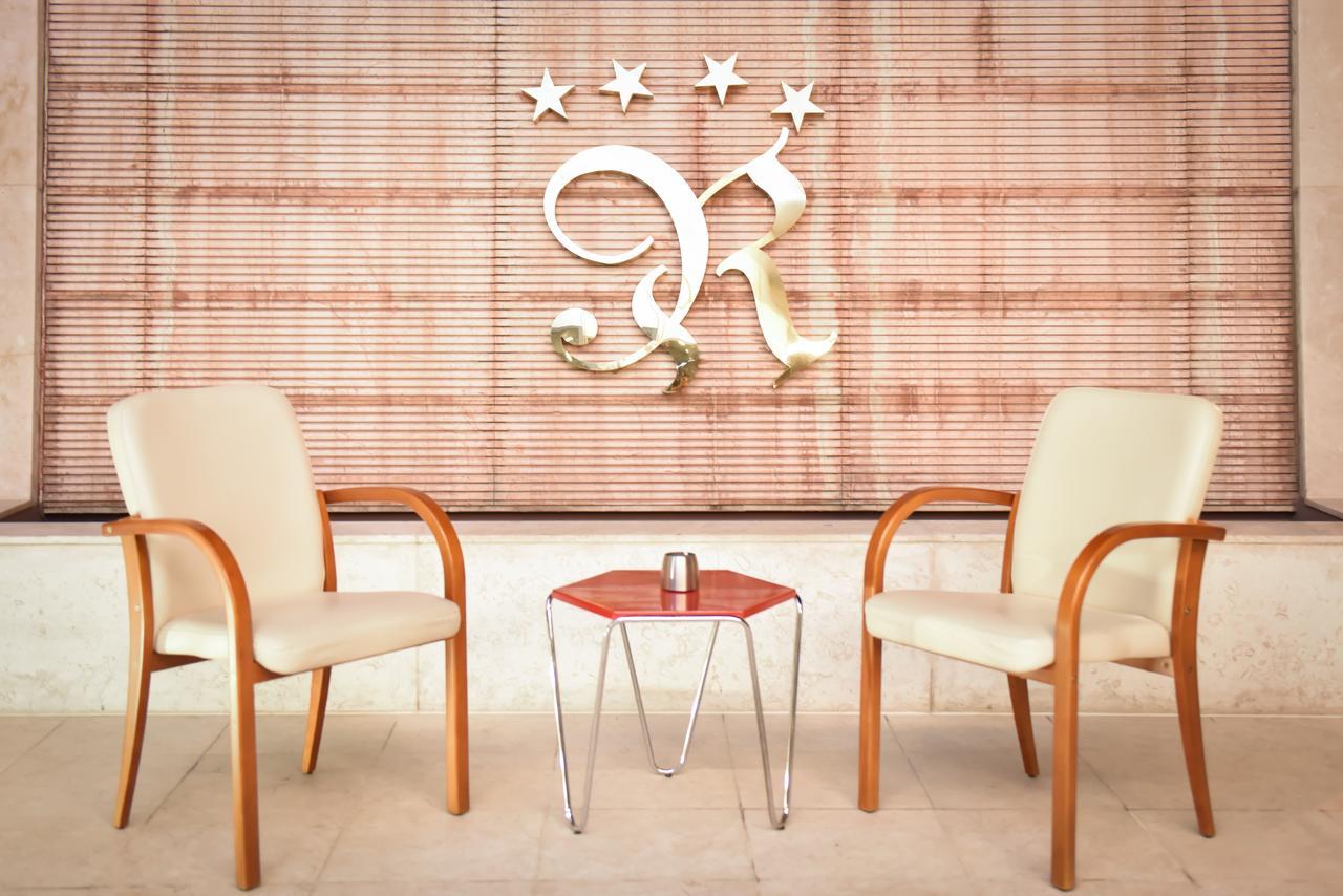 Ozgobek Ronesans Hotel De Luxe Ουσάκ Εξωτερικό φωτογραφία