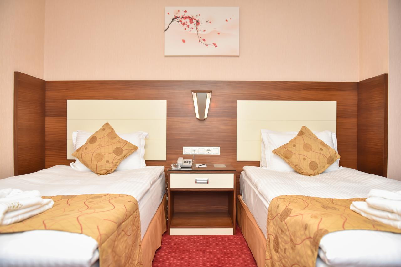 Ozgobek Ronesans Hotel De Luxe Ουσάκ Εξωτερικό φωτογραφία