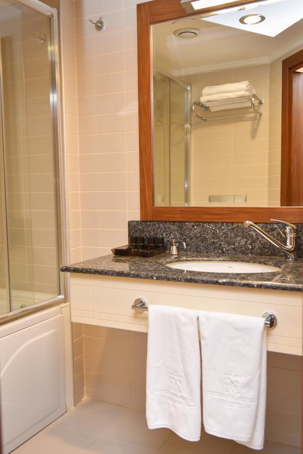 Ozgobek Ronesans Hotel De Luxe Ουσάκ Εξωτερικό φωτογραφία
