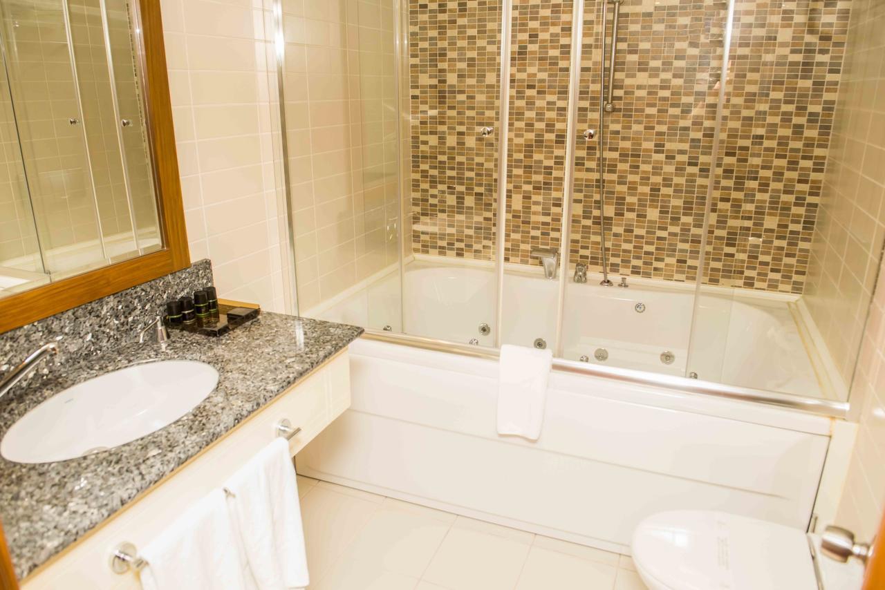 Ozgobek Ronesans Hotel De Luxe Ουσάκ Εξωτερικό φωτογραφία