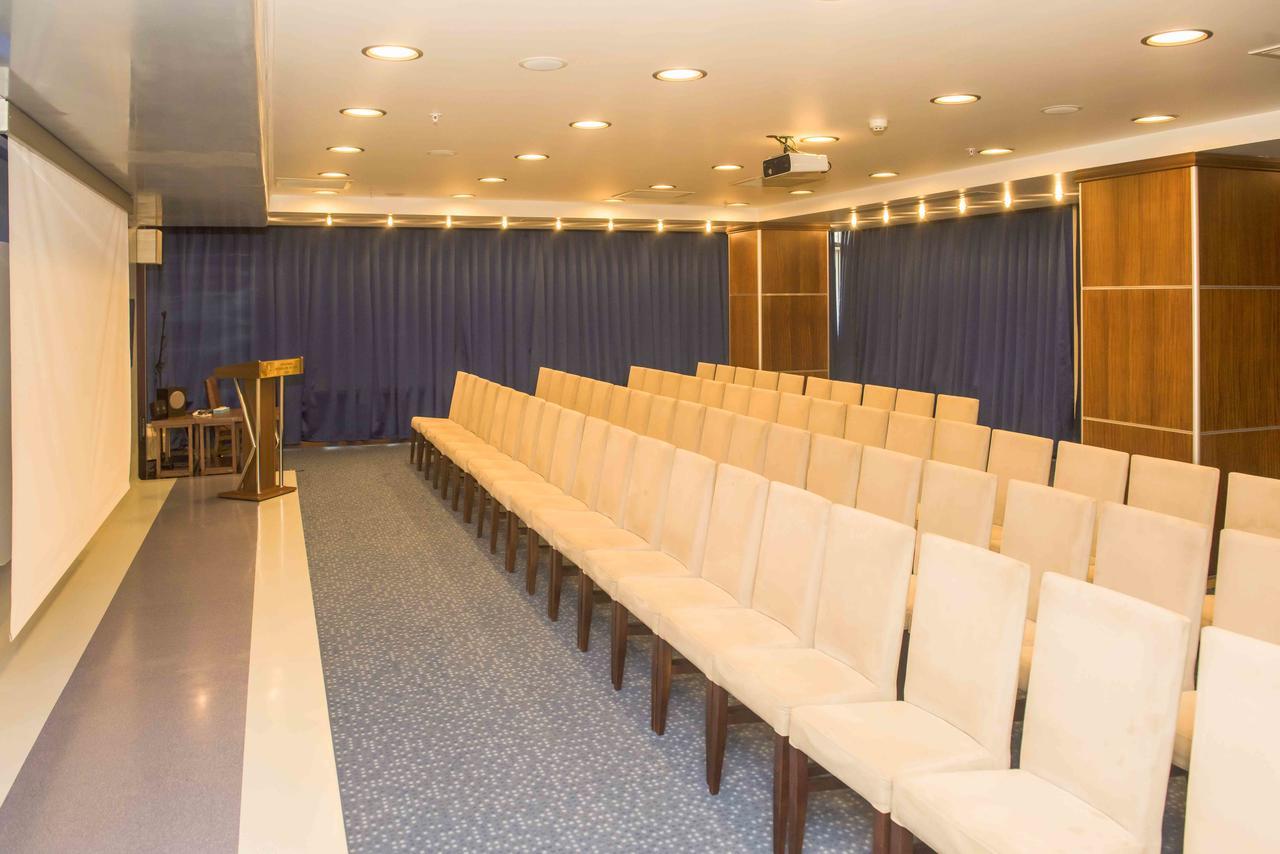 Ozgobek Ronesans Hotel De Luxe Ουσάκ Εξωτερικό φωτογραφία