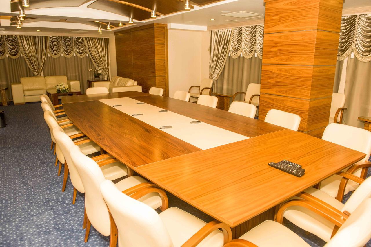 Ozgobek Ronesans Hotel De Luxe Ουσάκ Εξωτερικό φωτογραφία