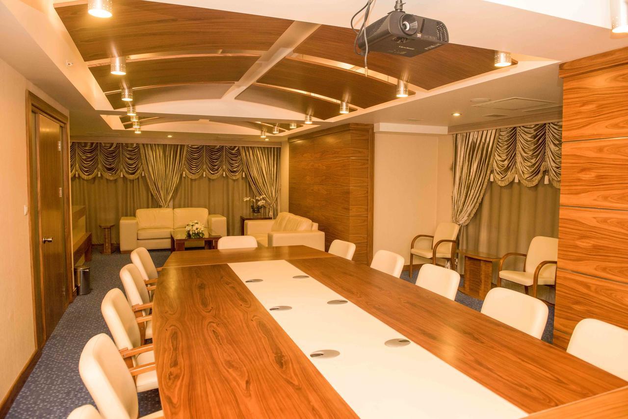 Ozgobek Ronesans Hotel De Luxe Ουσάκ Εξωτερικό φωτογραφία
